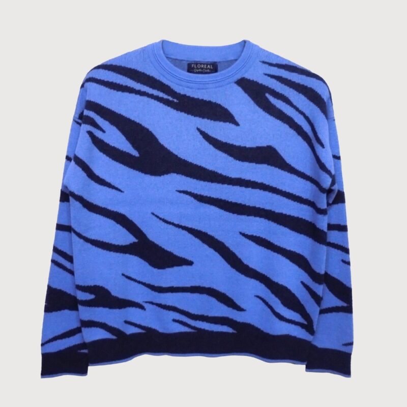 Knitted jumper jacquard design